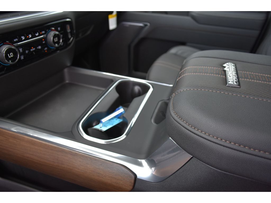 2025 Chevrolet Silverado 2500HD High Country photo 29