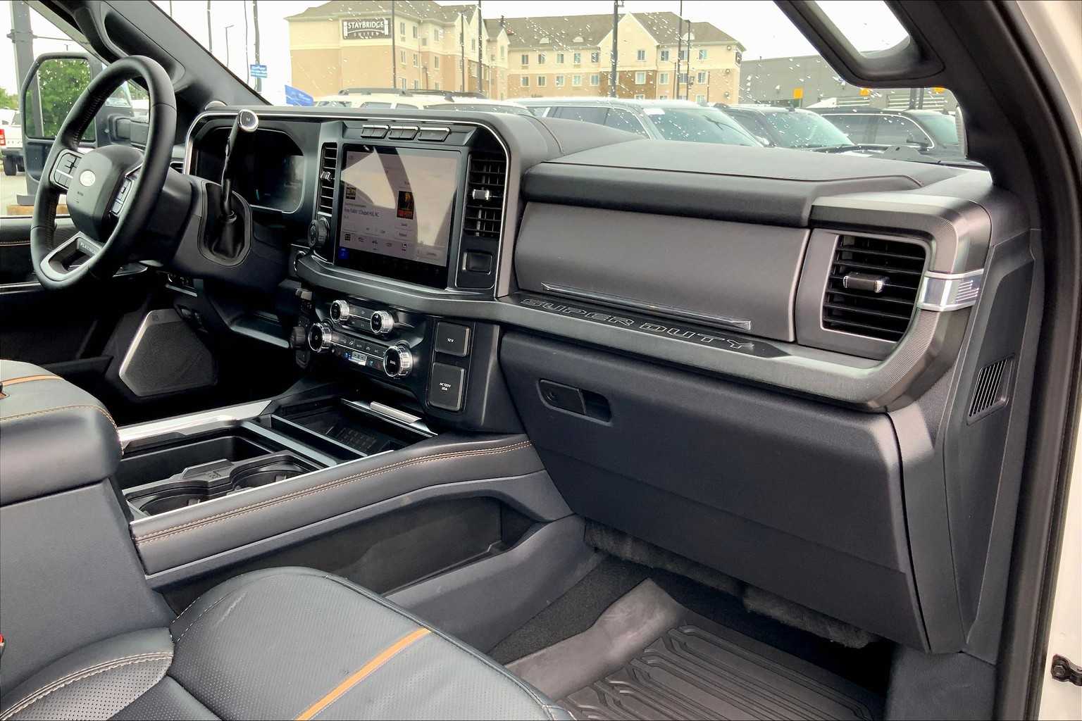2024 Ford F-250 Platinum photo 28