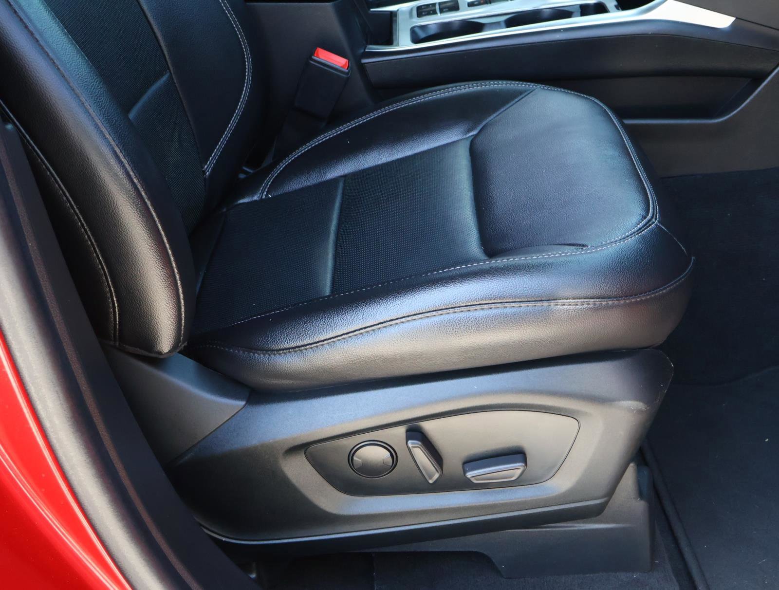 2022 Ford Explorer Limited photo 18