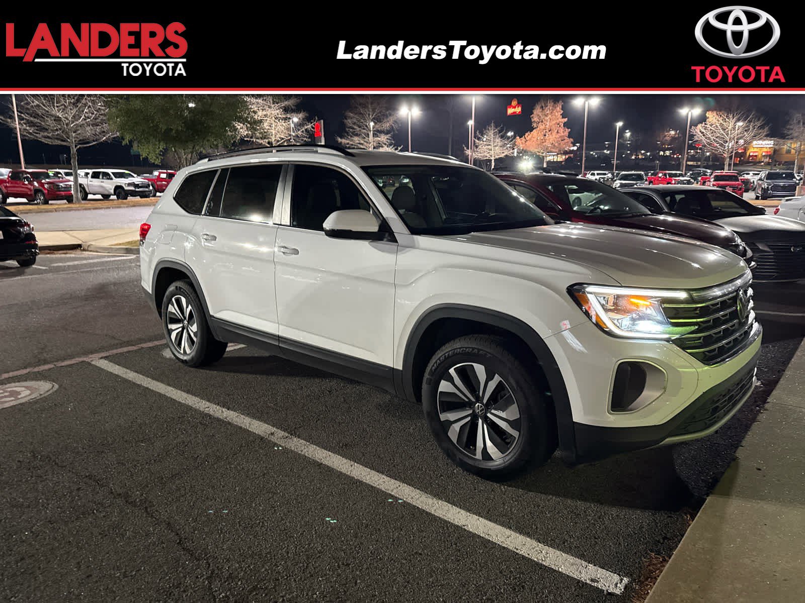 2024 Volkswagen Atlas SE's photo