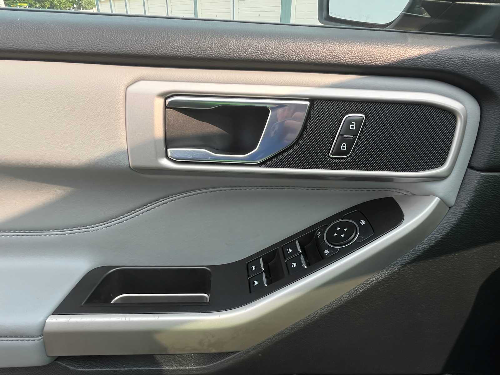 2023 Ford Explorer XLT photo 17