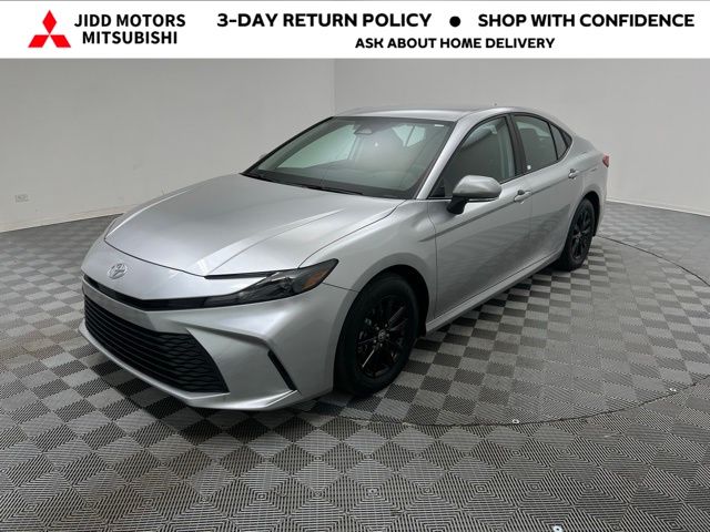 2025 Toyota Camry LE's photo