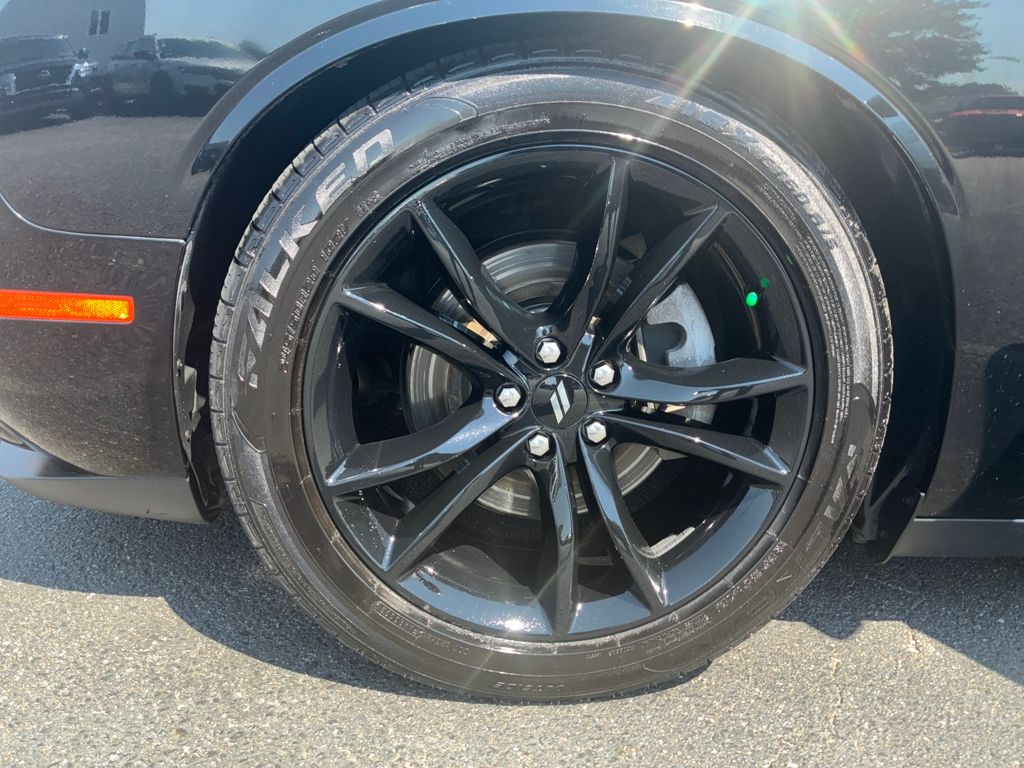 2017 Dodge Challenger R/T photo 25