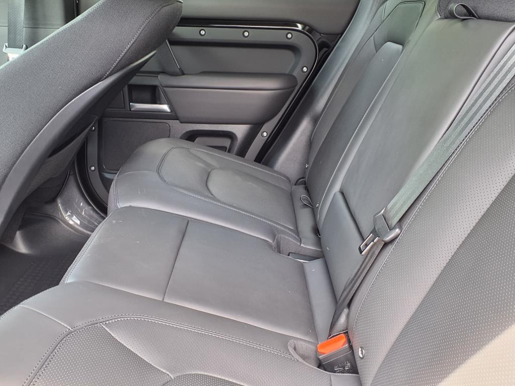 2025 Land Rover Defender 110 V8 photo 5
