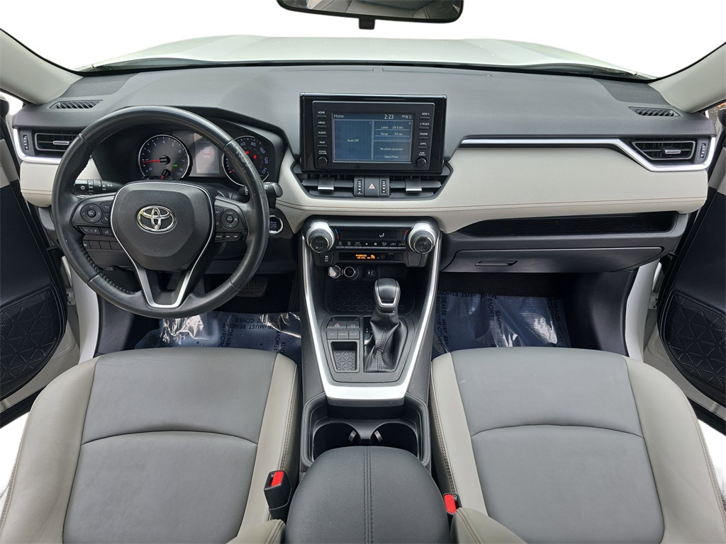 2019 Toyota RAV4 XLE Premium photo 8
