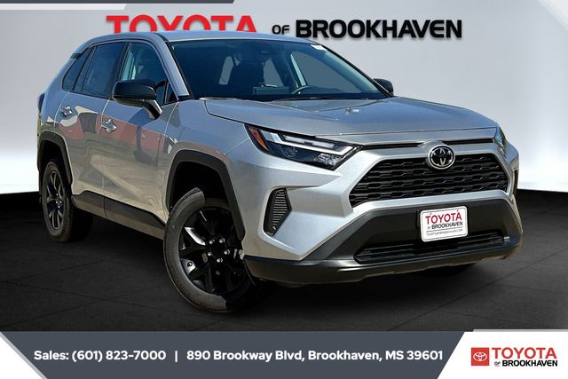 2025 Toyota RAV4 LE's photo