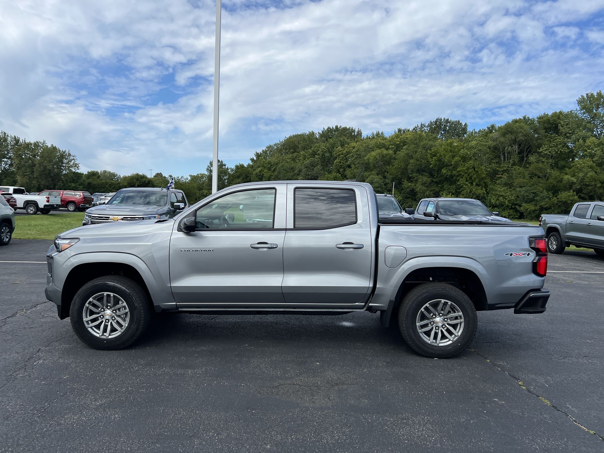 2026 Chevrolet Colorado LT photo 2