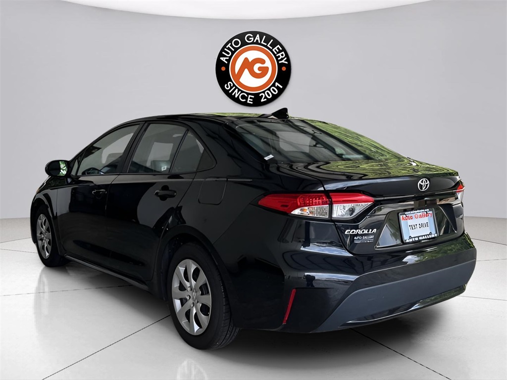 2022 Toyota Corolla LE photo 3