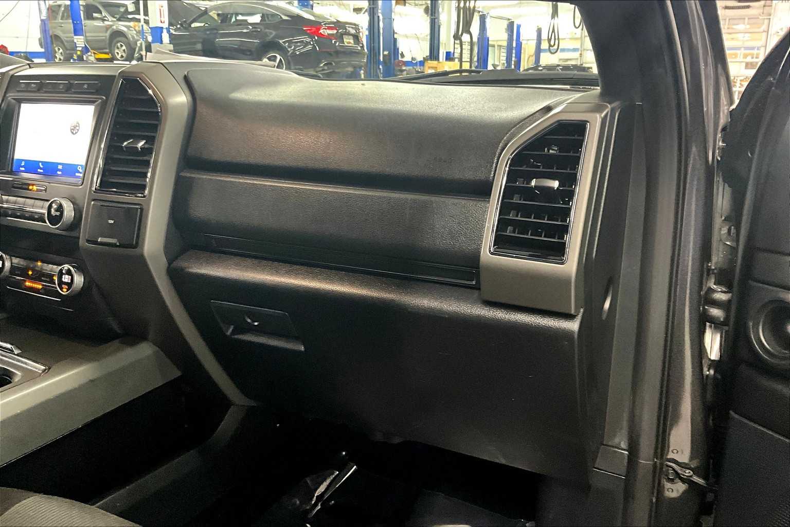 2021 Ford Expedition MAX XLT photo 16