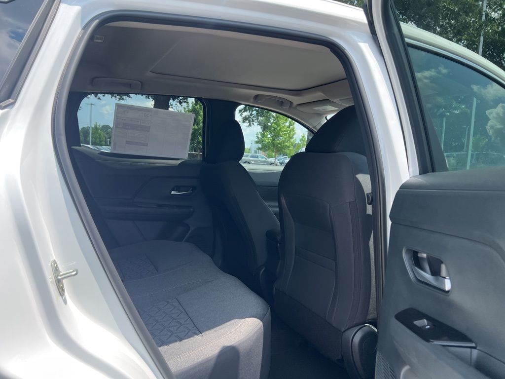 2025 Nissan Kicks SV photo 11