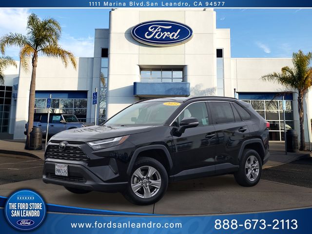 2023 Toyota RAV4 XLE's photo