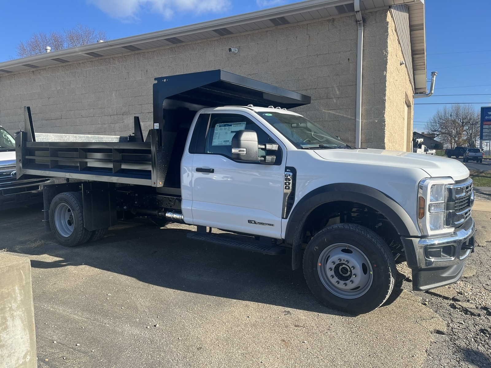 2024 Ford F-600 photo 9
