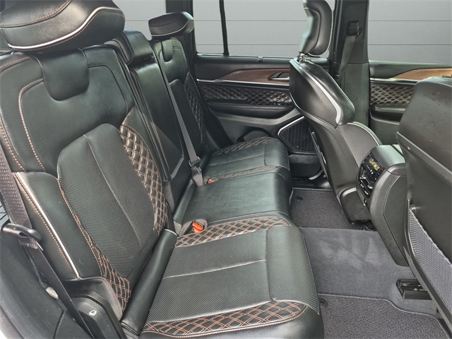 2023 Jeep Grand Cherokee Summit photo 25