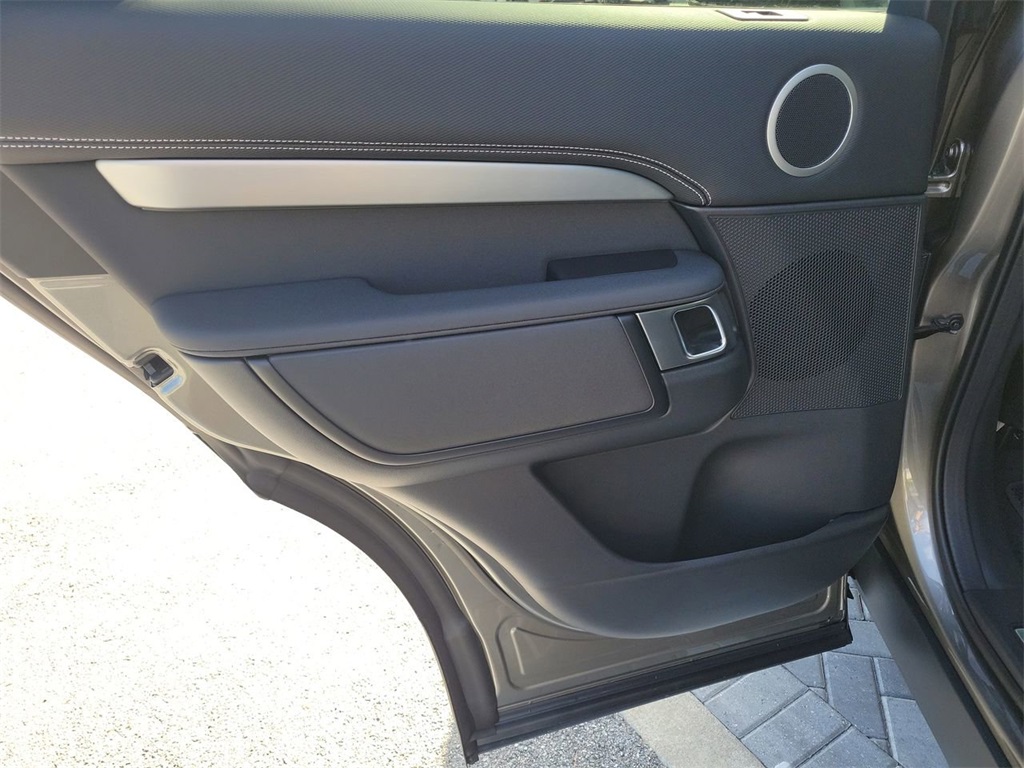 2025 Land Rover Discovery SE photo 22