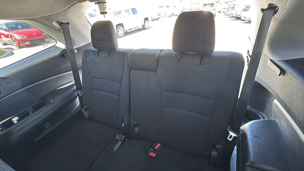 2019 Honda Pilot LX photo 21