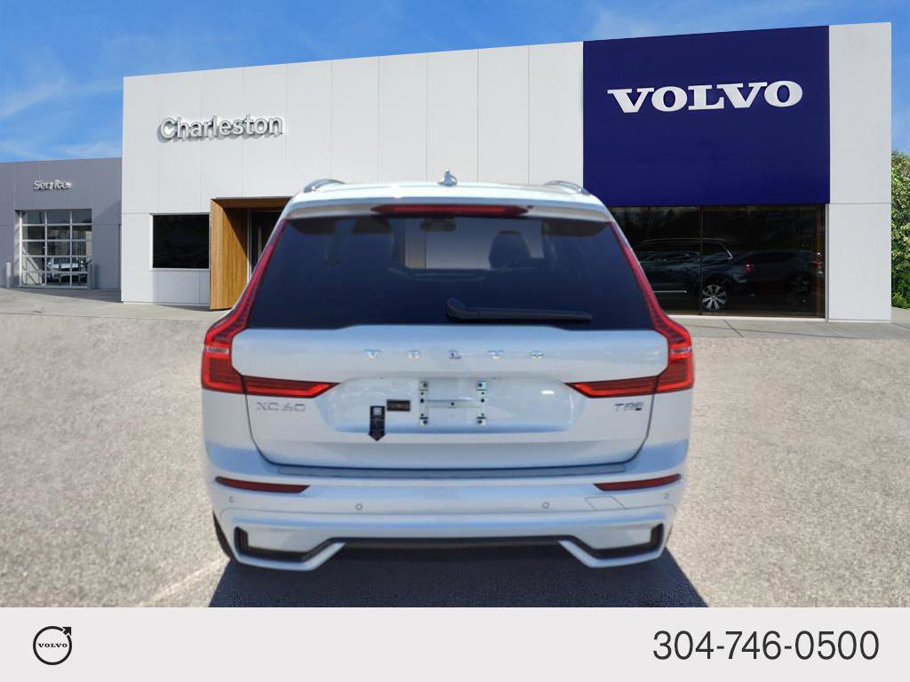 2025 Volvo XC60 Hybrid Core photo 4