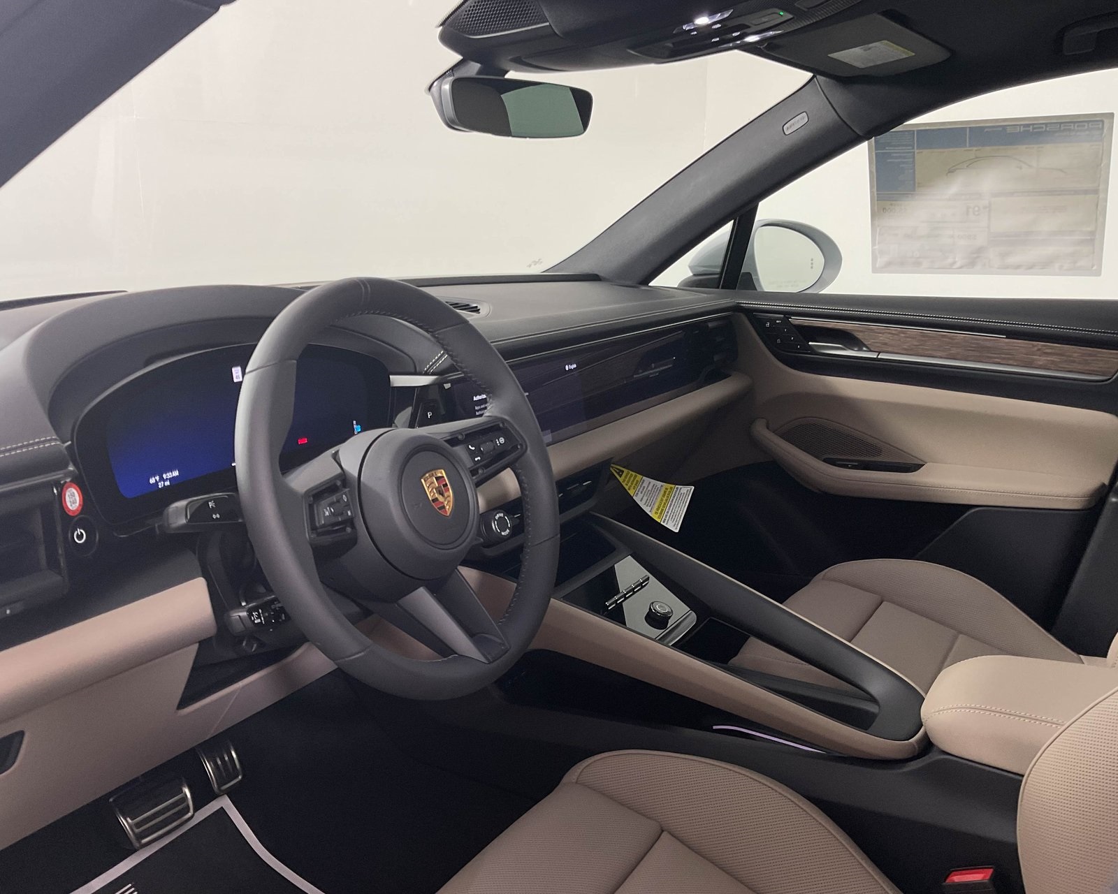 2025 Porsche Macan Electric photo 4