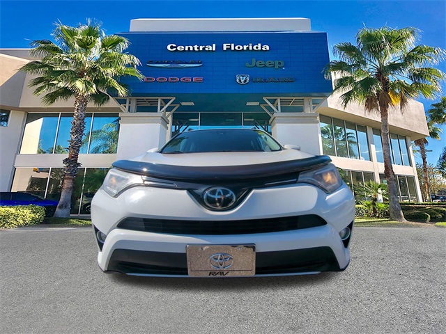 2017 Toyota RAV4 XLE photo 3