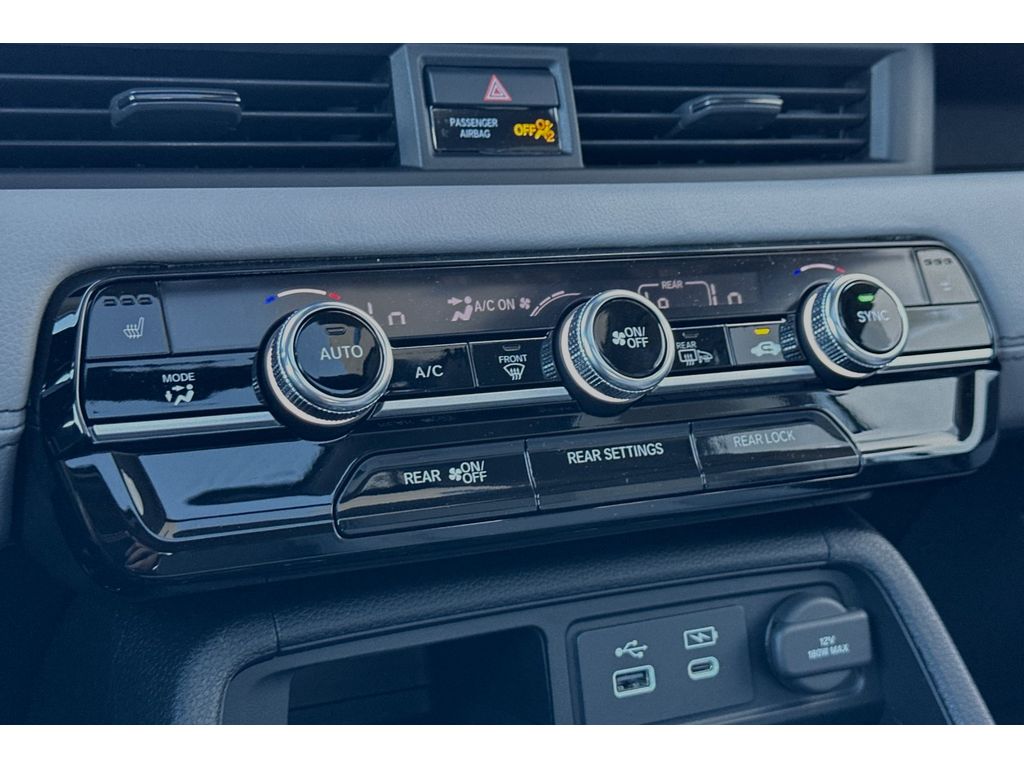 2025 Honda Pilot Touring photo 17