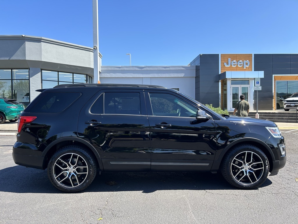 2017 Ford Explorer XLT photo 4