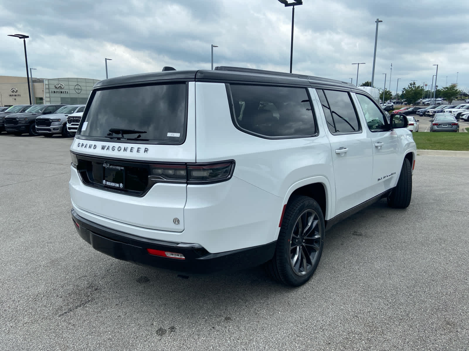 2025 Jeep Grand Wagoneer L II Obsidian photo 6