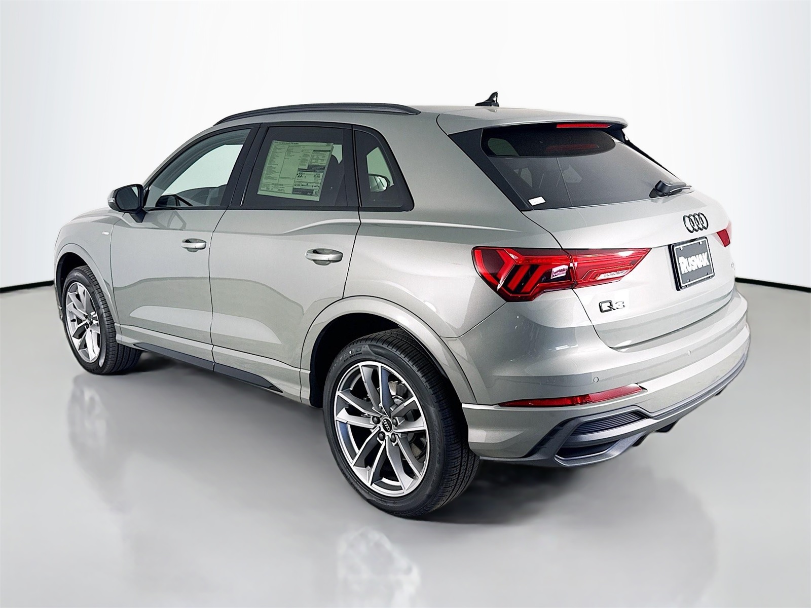 2025 Audi Q3 S line Premium photo 4