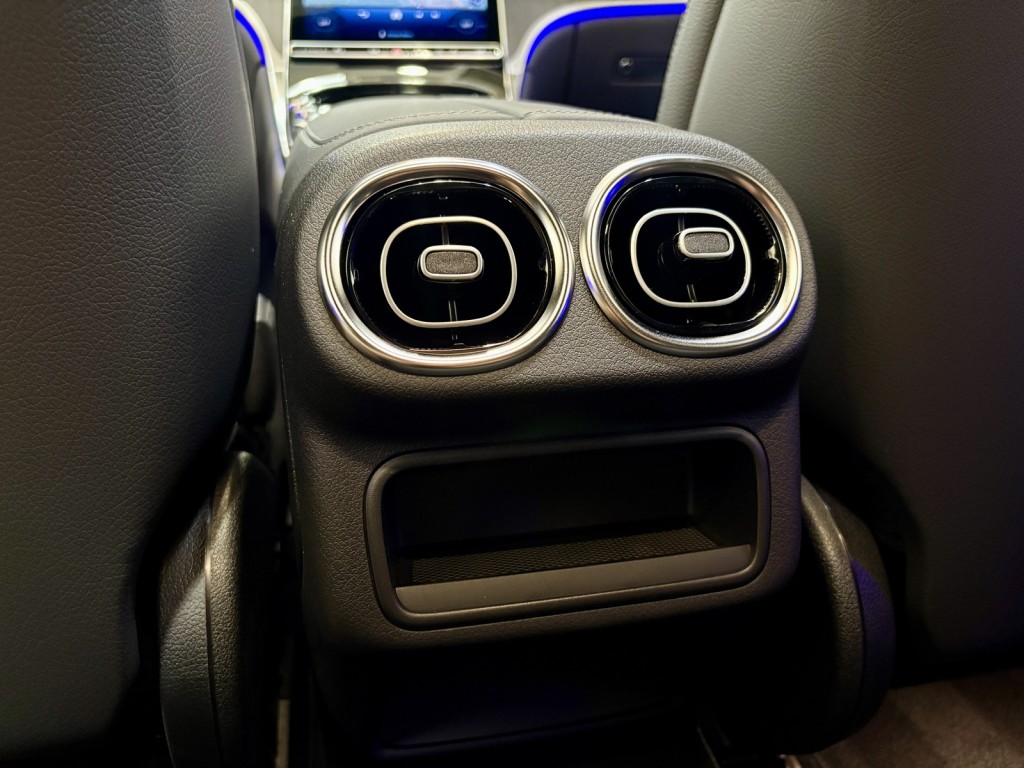 2026 Mercedes Benz GLC 300 4MATIC photo 11
