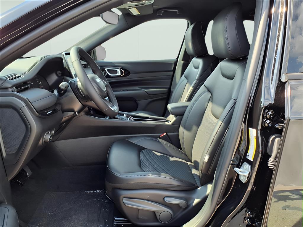 2026 Jeep Compass Latitude Altitude photo 13
