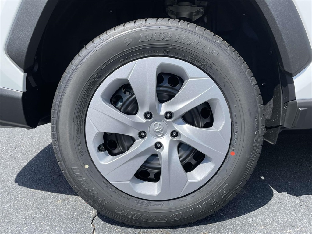 2025 Toyota RAV4 LE photo 6