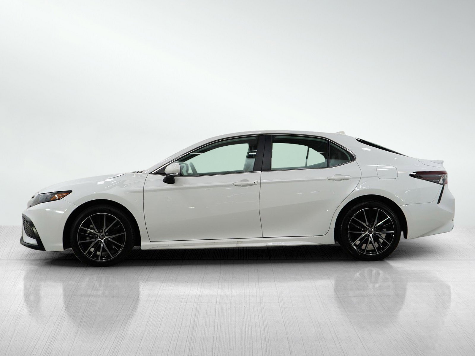 2024 Toyota Camry SE photo 2