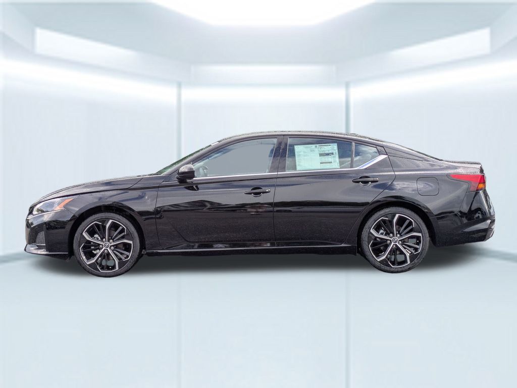 2025 Nissan Altima 2.5 SR photo 2