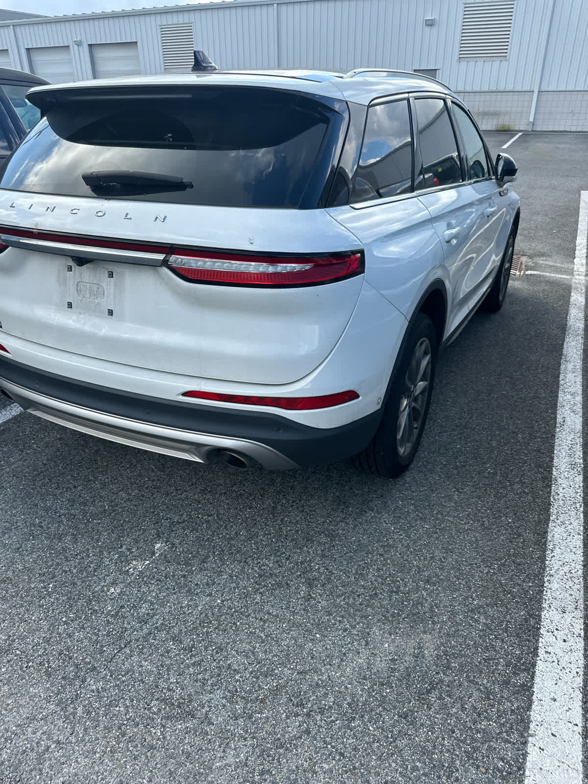 2022 Lincoln Corsair Standard photo 4