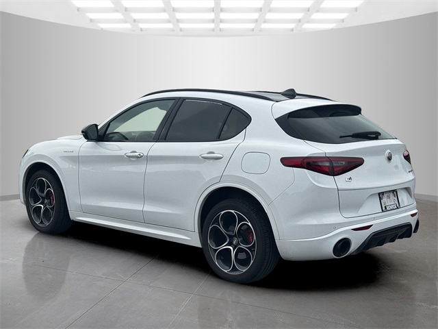 2022 Alfa Romeo Stelvio Ti Sport photo 5