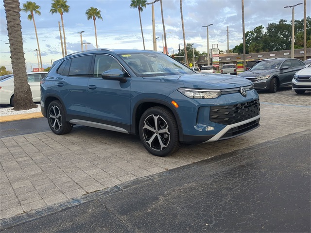 2025 Volkswagen Tiguan SE photo 2