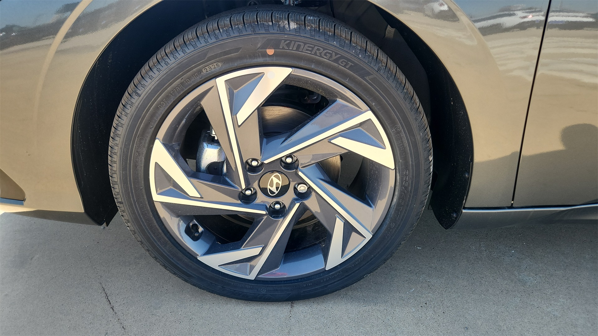 2025 Hyundai Elantra Hybrid Limited photo 8