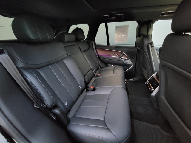 2023 Land Rover Range Rover SE photo 14