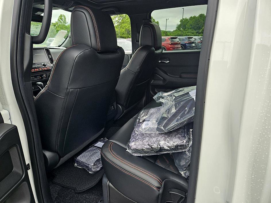 2025 Nissan Frontier Crew Cab PRO-4X photo 8