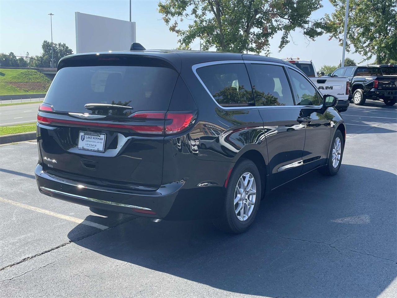 2026 Chrysler Pacifica photo 7