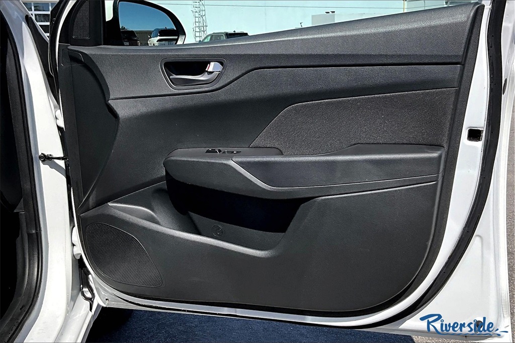 2022 Hyundai Accent SEL photo 21
