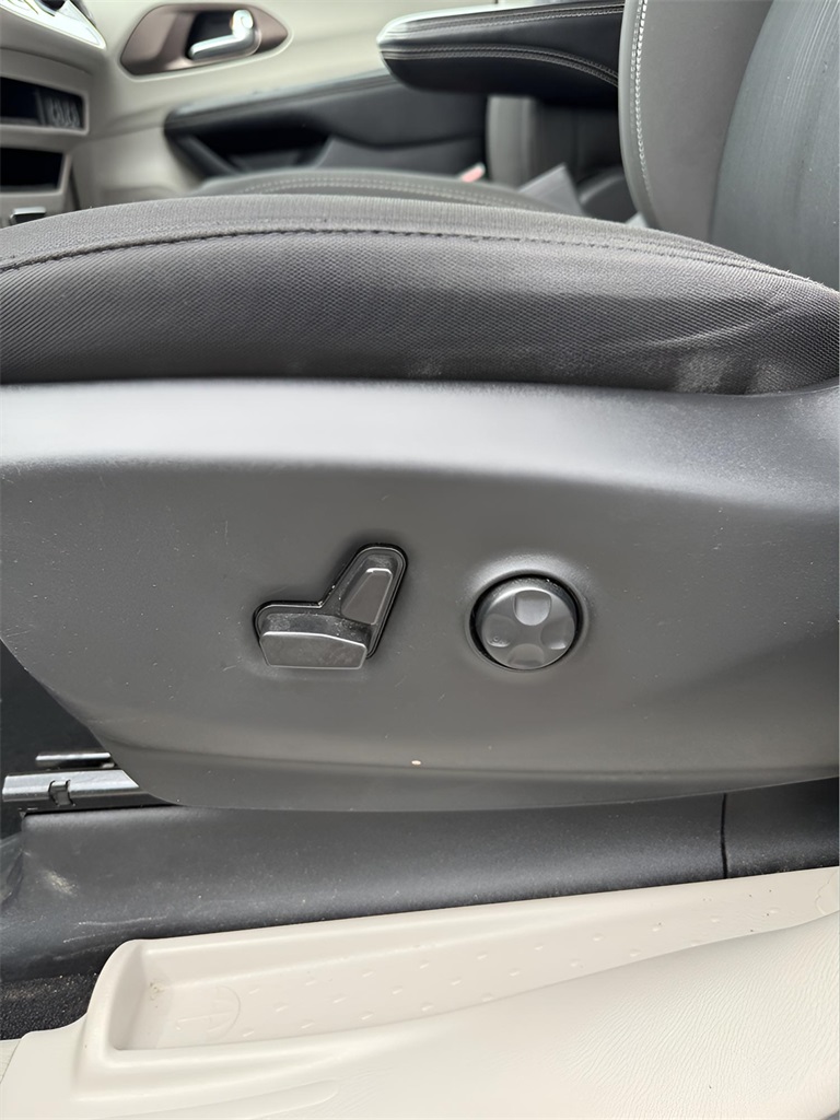 2023 Chrysler Voyager LX photo 21