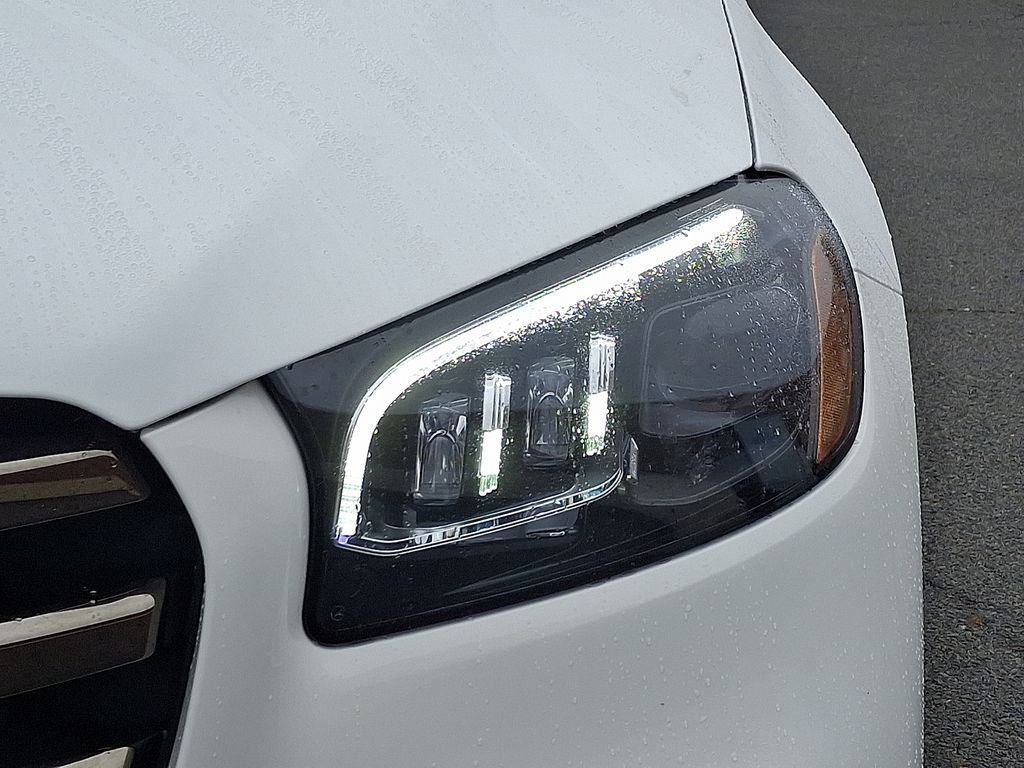 2026 Mercedes Benz GLS 450 4MATIC photo 4