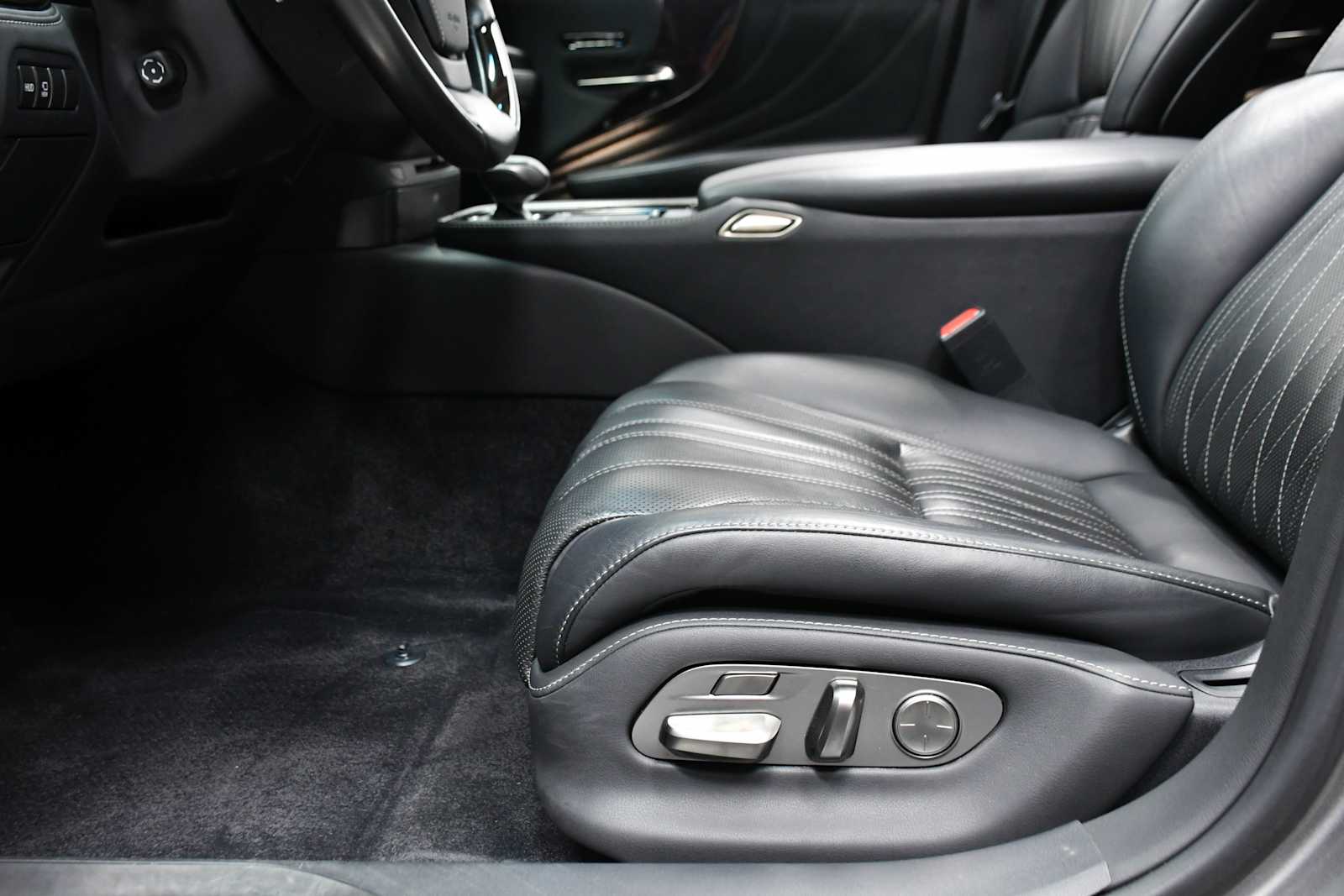 2022 Lexus LS 500 photo 3