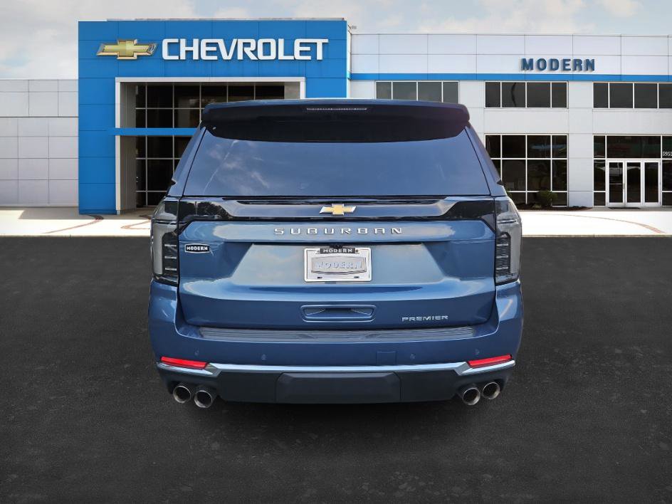 2025 Chevrolet Suburban Premier photo 3