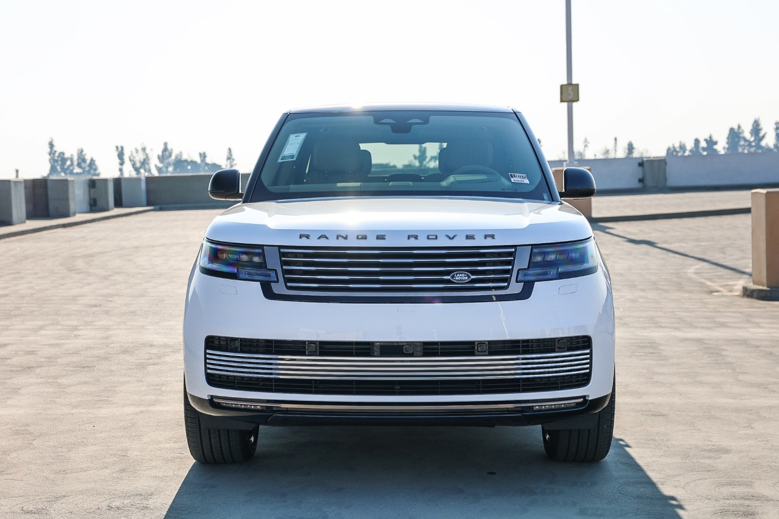 2025 Land Rover Range Rover SV photo 2
