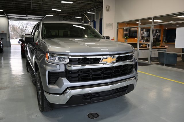2026 Chevrolet Silverado LT photo 3