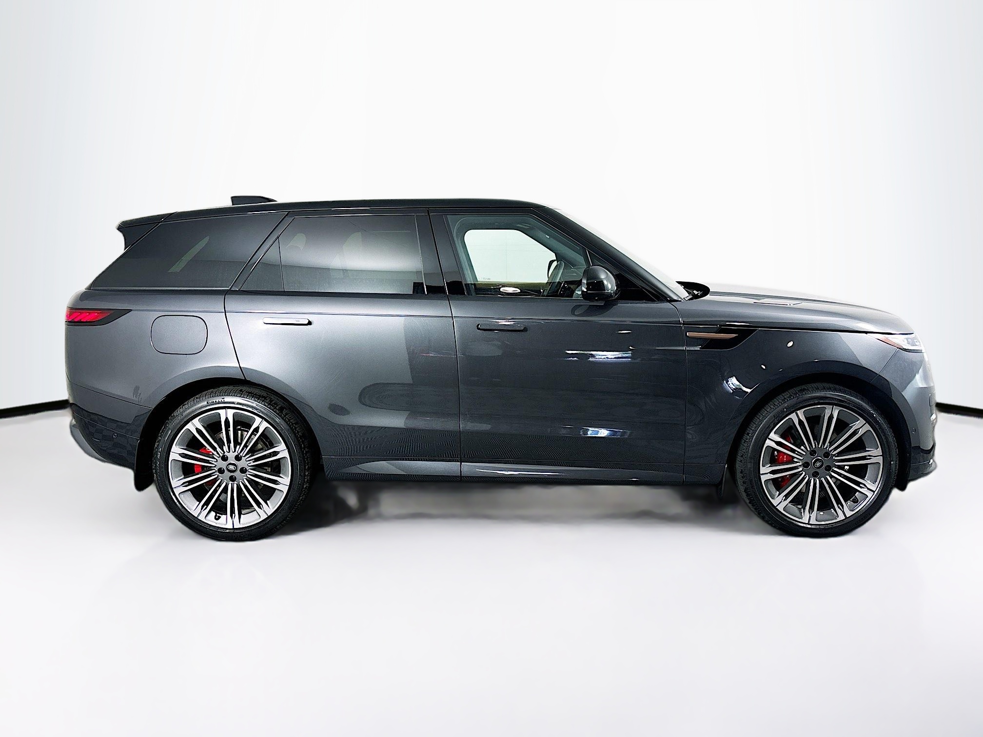 2025 Land Rover Range Rover Sport SE photo 3