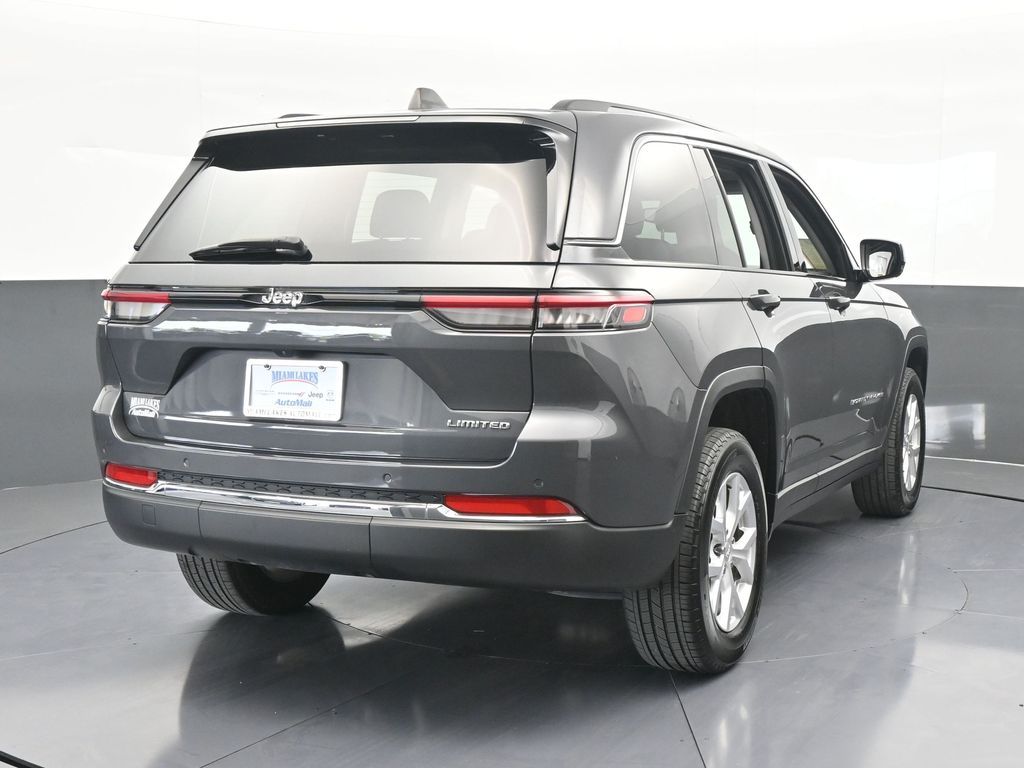 2023 Jeep Grand Cherokee Limited photo 2