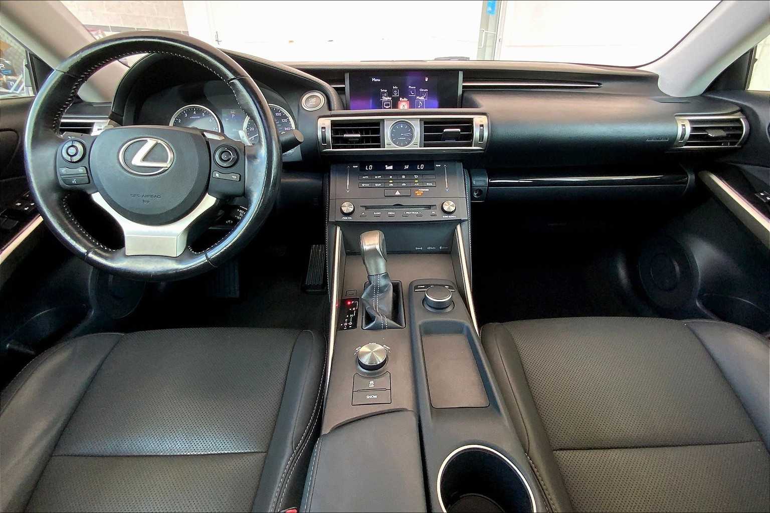 2016 Lexus IS 200t photo 12