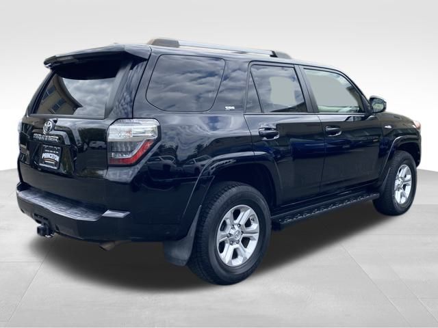 2020 Toyota 4Runner SR5 photo 4