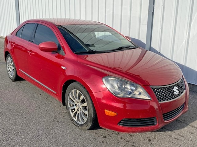2013 Suzuki Kizashi photo 2
